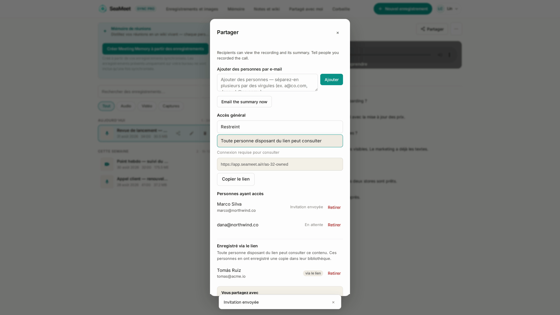 La fenêtre de partage : personnes ajoutées par e-mail, lien ouvert à quiconque le possède, et la mention qu’il faut se connecter pour voir
