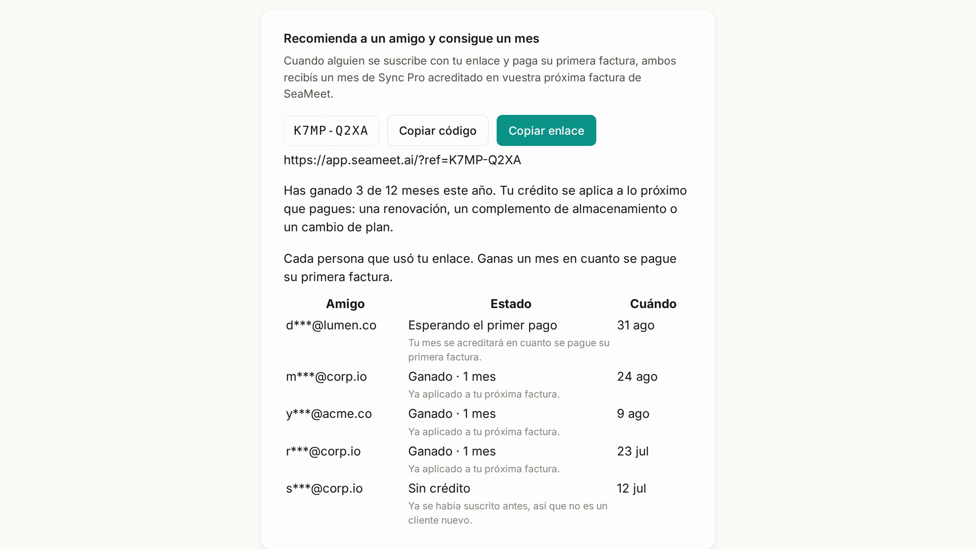 Recomendar a un amigo en la página de cuenta: el código de recomendación, Copiar código y Copiar enlace, los meses ganados hasta ahora y el historial de todas las personas que usaron el enlace